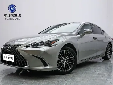 2022 Lexus ES 300h Premium
