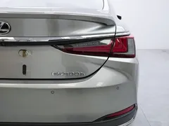 2022 Lexus ES 300h Premium — фото 16