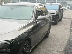 2023 BMW 7 Series 735Li Luxury Package, чёрный — фото 2