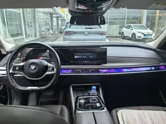 2023 BMW 7 Series 735Li Luxury Package, чёрный — фото 9