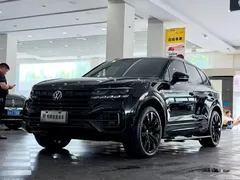 2021 Volkswagen Touareg 3.0TSI, чёрный — фото 1
