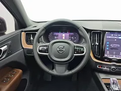 2023 Volvo XC60 4WD Luxury — фото 14