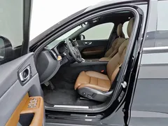 2023 Volvo XC60 4WD Luxury — фото 16