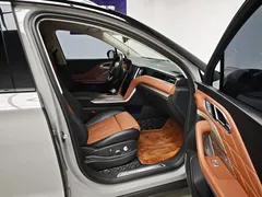 2023 Hongqi HS7 2.0T AT 4WD Qiling 7-seat — фото 10