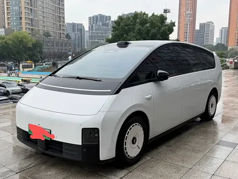 2024 Li Auto MEGA Ultra