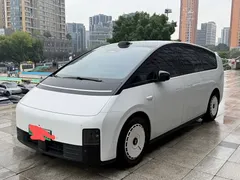 2024 Li Auto MEGA Ultra, белый — фото 1