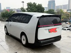 2024 Li Auto MEGA Ultra, белый — фото 2