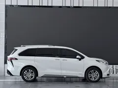2021 Toyota Sienna 2.5L Hybrid Platinum, белый — фото 3