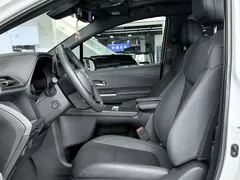 2021 Toyota Sienna 2.5L Hybrid Platinum, белый — фото 7