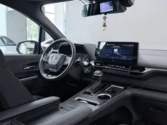 2021 Toyota Sienna 2.5L Hybrid Platinum, белый — фото 19