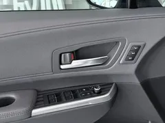 2021 Toyota Sienna 2.5L Hybrid Platinum, белый — фото 22