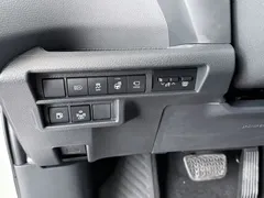 2021 Toyota Sienna 2.5L Hybrid Platinum, белый — фото 23
