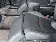 2021 Toyota Sienna 2.5L Hybrid Platinum, белый — фото 27