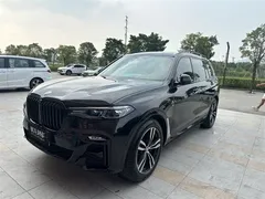 2021 BMW X7 xDrive40i Premium M Sport Package, чёрный — фото 3