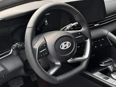 2022 Hyundai Elantra 1.5L CVT LUX Premium, белый — фото 7