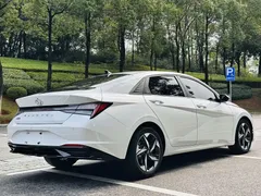 2022 Hyundai Elantra 1.5L CVT LUX Premium, белый — фото 11