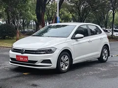 2022 Volkswagen Polo Plus 1.5L AT, белый — фото 1