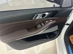 2022 BMW X5 30Li Premium M Sport Package, белый — фото 14