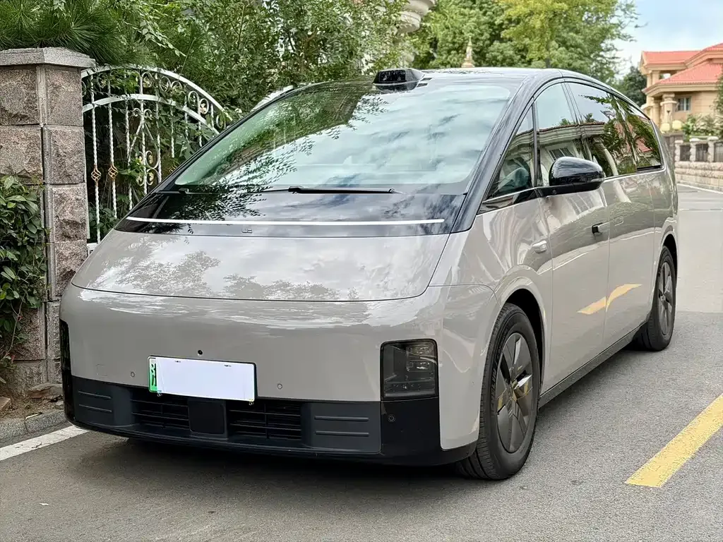 2024 Li Auto MEGA Ultra