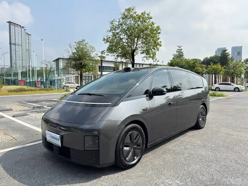 2024 Li Auto MEGA Ultra