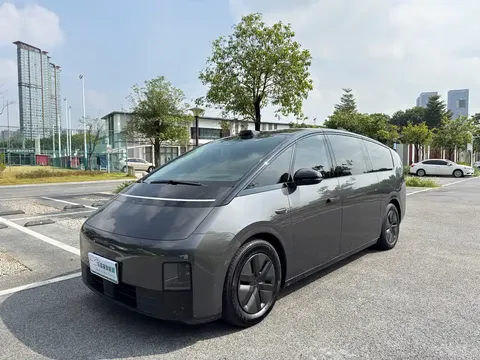 2024 Li Auto MEGA Ultra