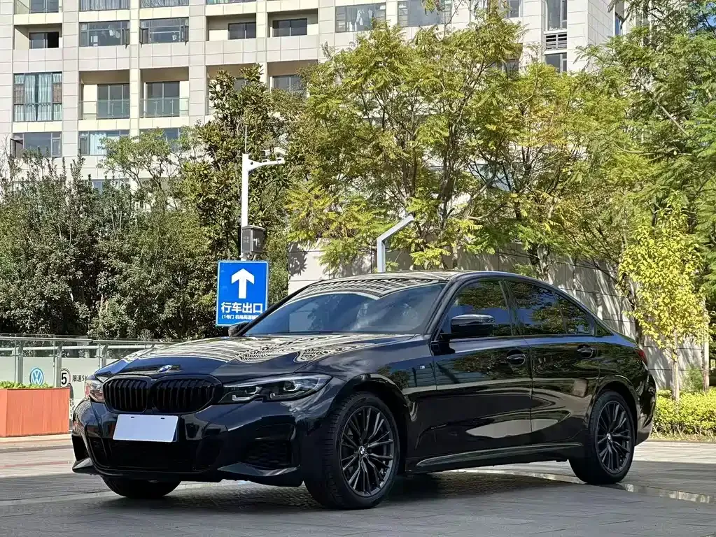 2022 BMW 3 Series 325i M Sport Dark