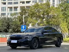 2022 BMW 3 Series 325i M Sport Dark, чёрный — фото 1