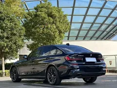 2022 BMW 3 Series 325i M Sport Dark, чёрный — фото 7