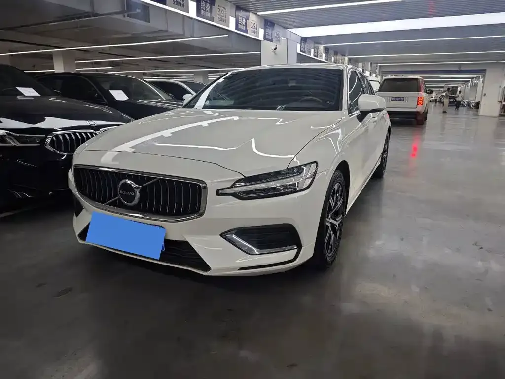 2023 Volvo S60 B4 Luxury