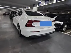 2023 Volvo S60 B4 Luxury, белый — фото 8
