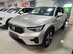 2023 Volvo XC40 Luxury — фото 1
