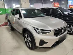 2023 Volvo XC40 Luxury — фото 4