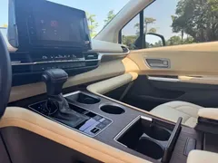 2023 Toyota Sienna 2.5L Hybrid Comfort, чёрный — фото 5