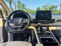 2023 Toyota Sienna 2.5L Hybrid Comfort, чёрный — фото 7