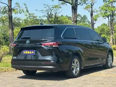 2023 Toyota Sienna 2.5L Hybrid Comfort, чёрный — фото 14
