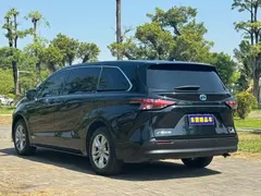 2023 Toyota Sienna 2.5L Hybrid Comfort, чёрный — фото 16
