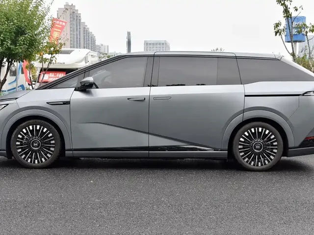 2025 Xpeng X9 EV 740 Extra Long Range Max