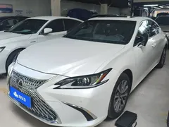 2021 Lexus ES 200 Excellence, белый — фото 1