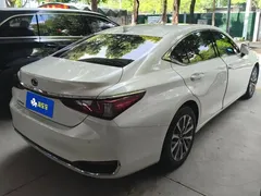 2021 Lexus ES 200 Excellence, белый — фото 3