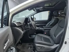 2021 Toyota Sienna 2.5L Hybrid Premium, белый — фото 4