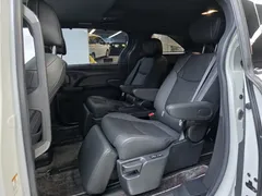 2021 Toyota Sienna 2.5L Hybrid Premium, белый — фото 5
