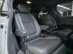 2021 Toyota Sienna 2.5L Hybrid Premium, белый — фото 7