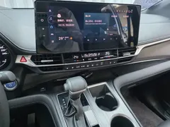 2021 Toyota Sienna 2.5L Hybrid Premium, белый — фото 11
