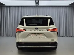 2021 Toyota Sienna 2.5L Hybrid Premium, белый — фото 16