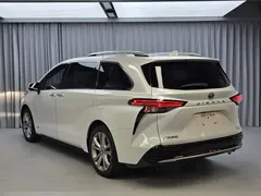 2021 Toyota Sienna 2.5L Hybrid Premium, белый — фото 18