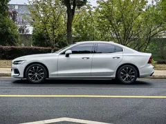 2022 Volvo S60 B4 Luxury, белый — фото 3