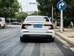 2022 Volvo S60 B4 Luxury, белый — фото 12