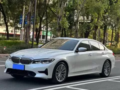 2022 BMW 3 Series 320i Sport Package, белый — фото 1