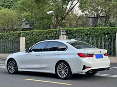 2022 BMW 3 Series 320i Sport Package, белый — фото 4