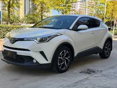 2021 Toyota C-HR 2.0L Luxury, белый — фото 1